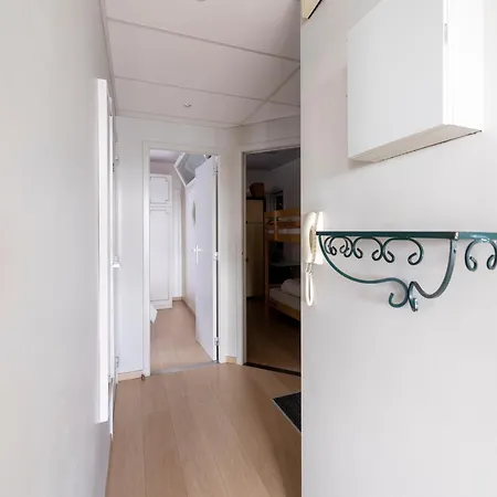 Luxury 2-bedroom With Marina Views In T205 *