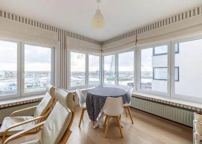 Luxury 2-bedroom With Marina Views In T205 דירה *