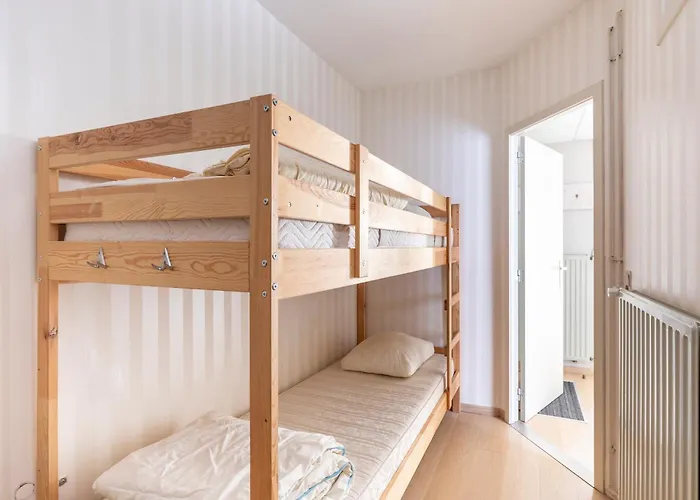 דירה Luxury 2-bedroom With Marina Views In T205 *