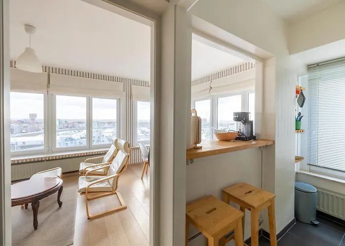 Luxury 2-bedroom With Marina Views In T205 *