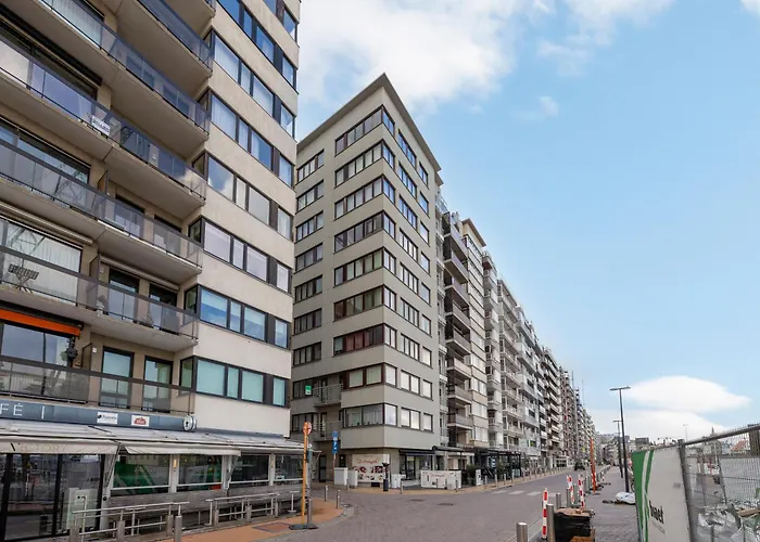 Luxury 2-bedroom With Marina Views In T205 *